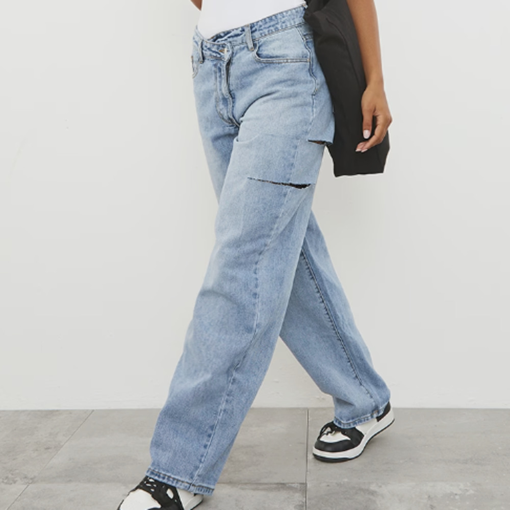 PrettyLittleThing Light Blue Wash Asymmetric Waistband Baggy Low Rise, Size 10‌‍